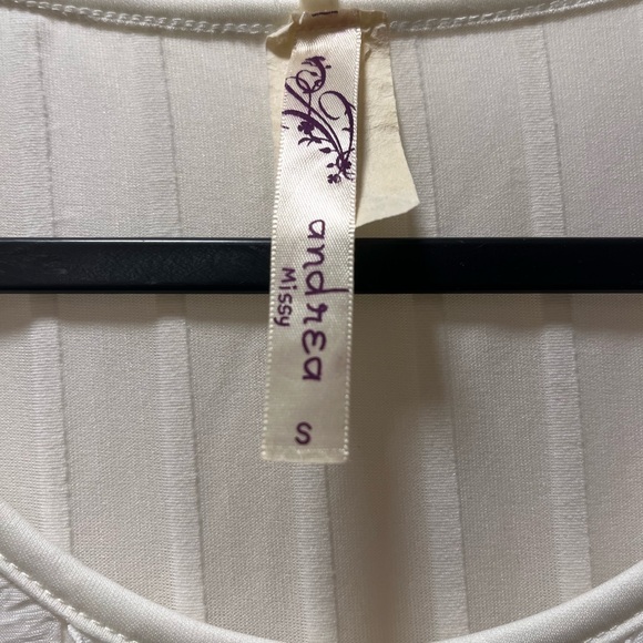 Andrea Missy Short Sleeve Flowy Vented Soft Ruffled Boho Blouse, Sz S, White - Picture 3 of 4